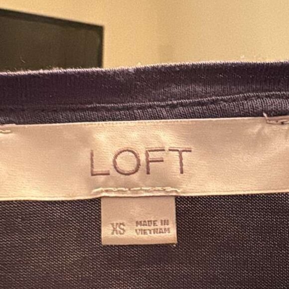 LOFT XS Black Ruffle Flutter Sleeve Tee T-Shirt Knit Top Blouse - Picture 4 of 7